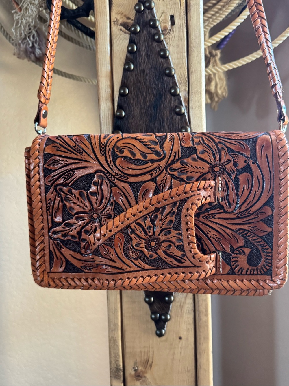 Que Chula El Guantes Clutch/Crossbody